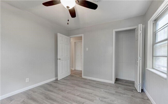 Building Photo - Renovated 3-bedroom House!