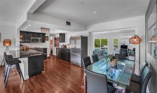 Building Photo - 640 NW 12th Ave