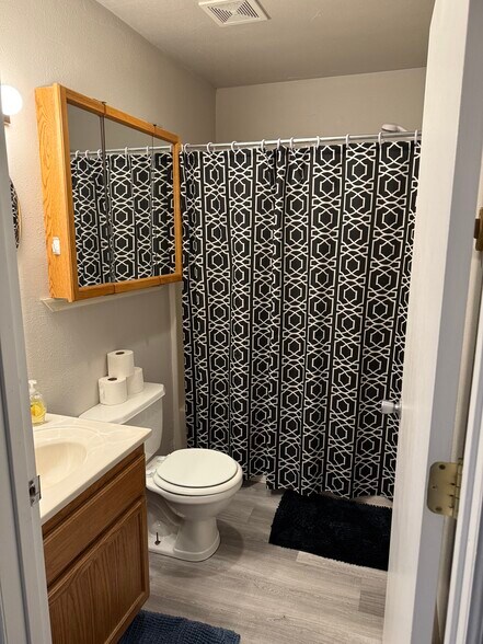 Building Photo - 1109 Alder St