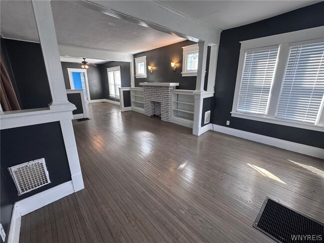 Building Photo - 55 Parkwood Ave