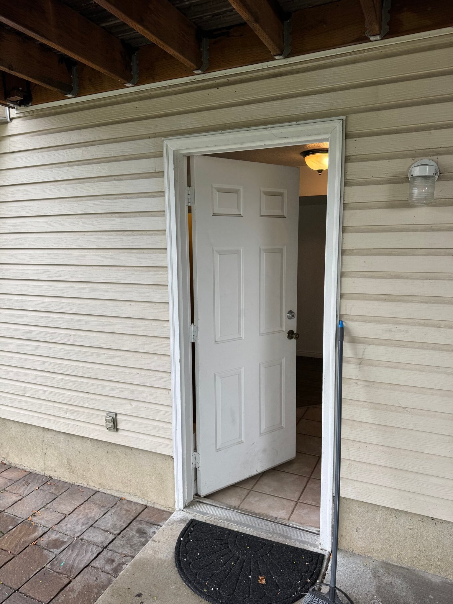 Building Photo - 595 N 1200 E