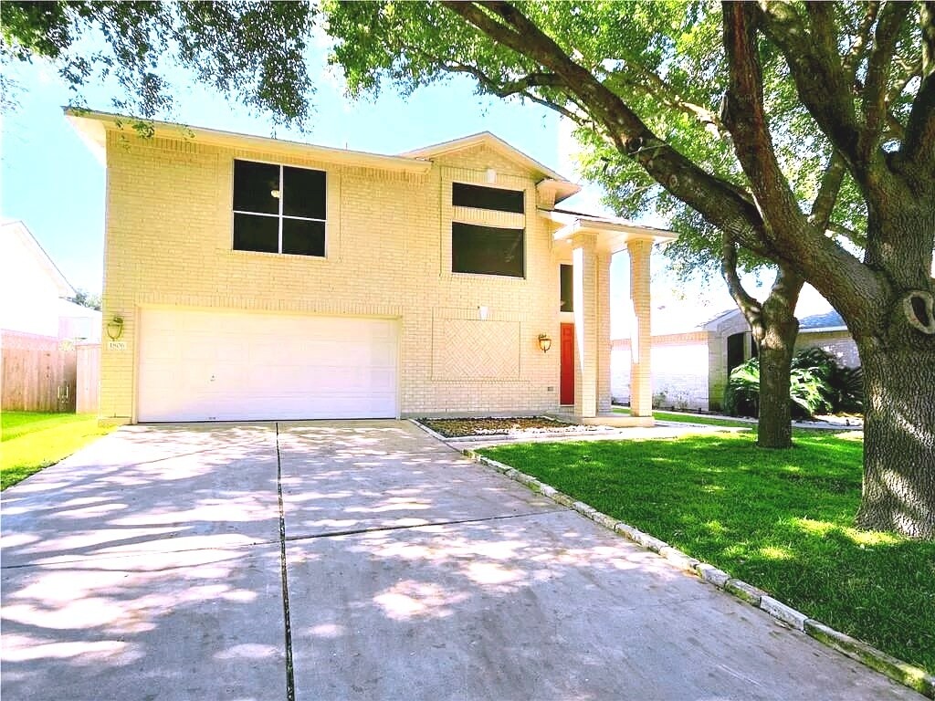 Front view - 1806 Wallin Loop