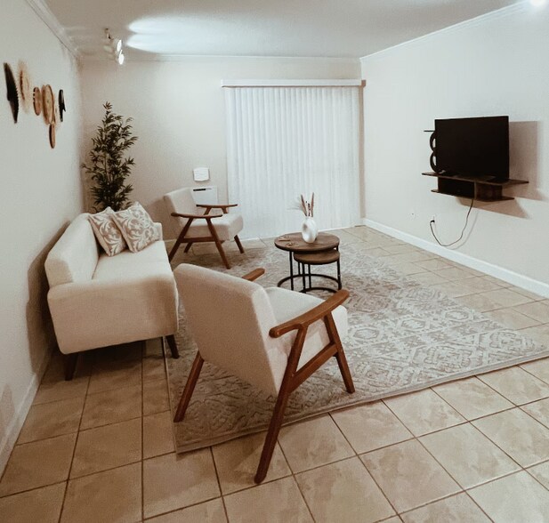 Primary Photo - 1700 SW 16th Ct