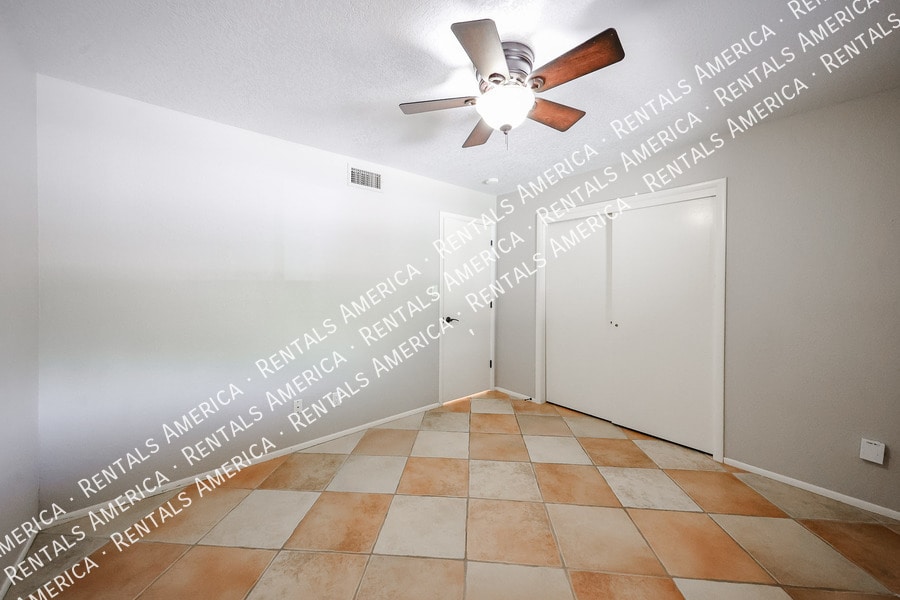 Building Photo - 15811 E Richwood Ave