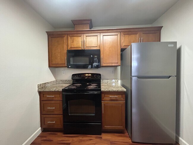 Building Photo - Move-In Ready 1BR in Sought-After Kirkwood...