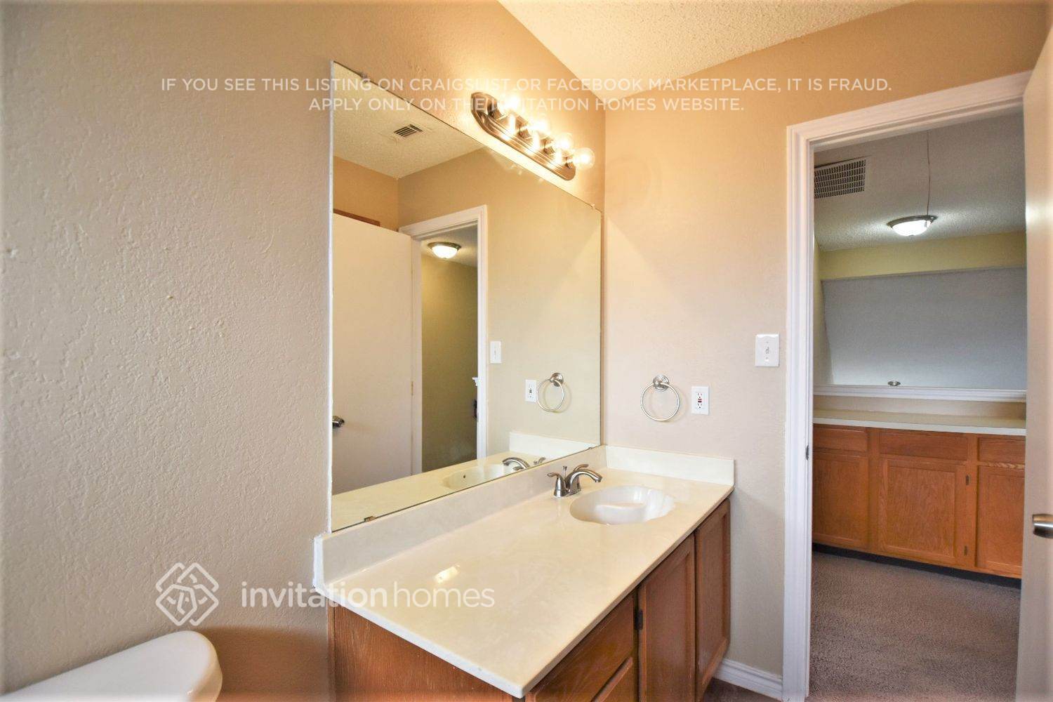 Building Photo - 2513 Livingston Ln