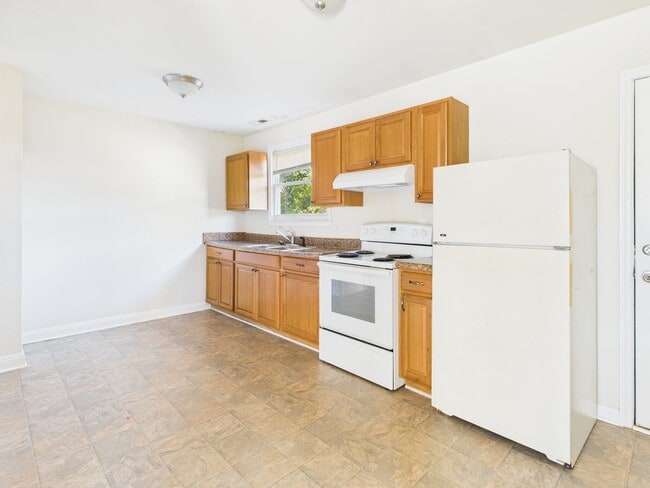 Building Photo - 2102 Brockway Ln