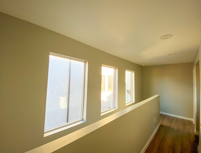 Building Photo - 844 Tijeras Ave NW