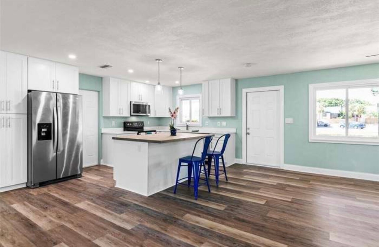 Building Photo - 11615 Park Blvd