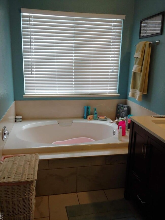 Building Photo - 7309 Roxanne Ln