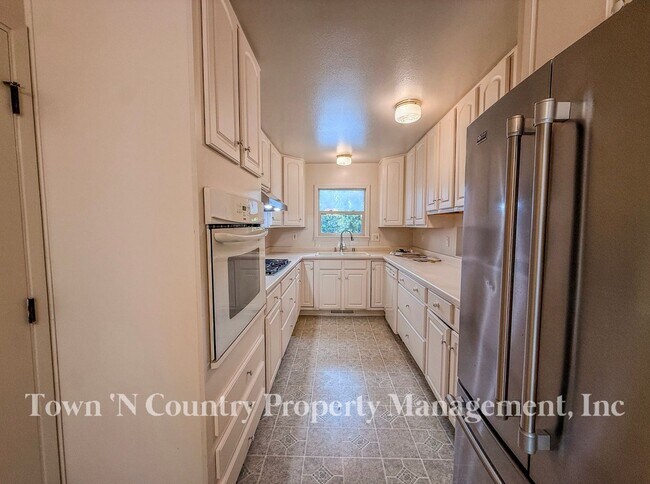 Building Photo - 26142 Carmel Knolls Dr