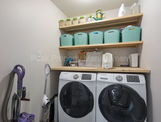 Building Photo - 9069 Brigadier Rd