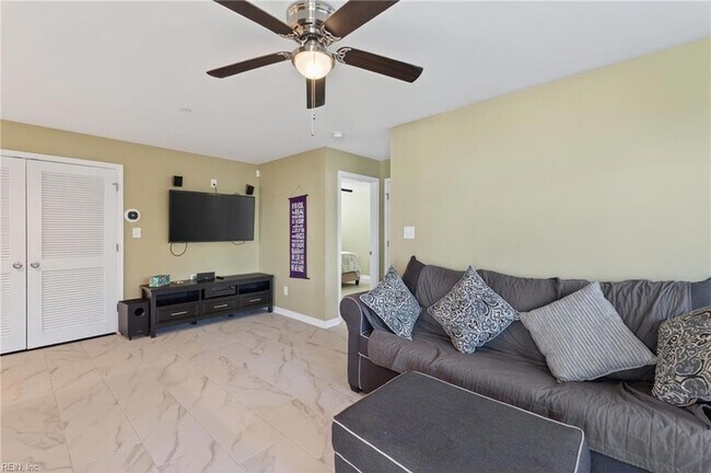 Building Photo - 1218 W Ocean View Ave