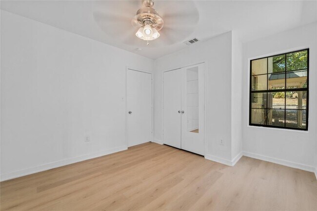 Building Photo - 4001 Maplewood Ave