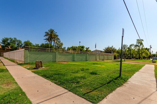 Building Photo - 4508 N 15th Ave