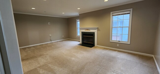 Expansive family room - 13 Steeple Ct