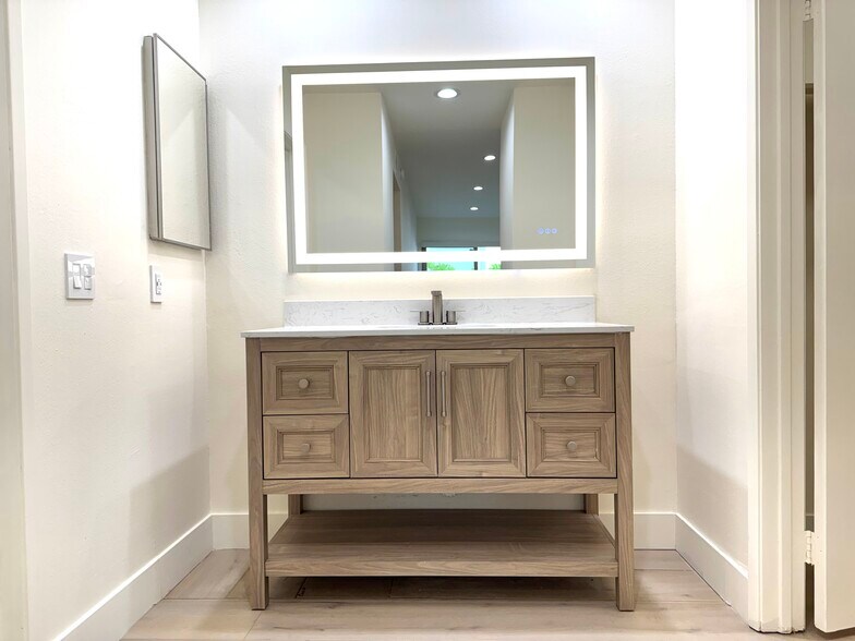 Master bathroom - 4648 Park Granada