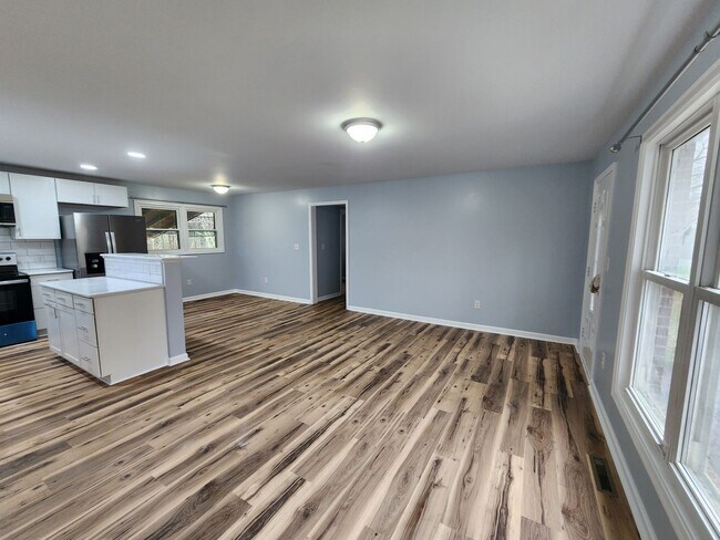 Building Photo - 3 bed 1 Bath Home Mount Airy