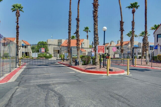 Building Photo - Clean and Ready to Move-in