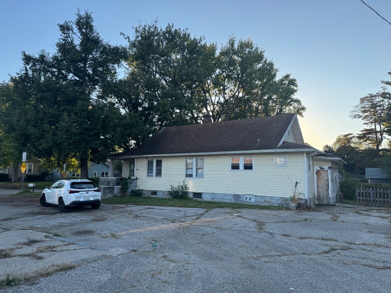 Building Photo - 119 W Willow Dr
