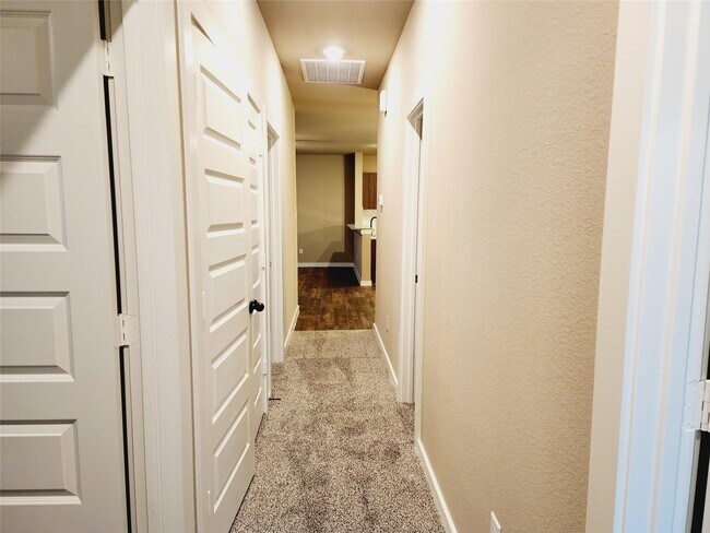 Building Photo - 9836 Grosbeak Ln