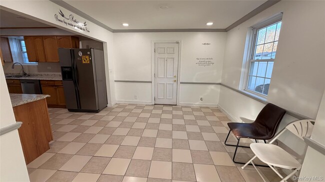 Building Photo - 185 Weir St