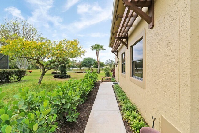 Building Photo - 10735 Lantana Rd