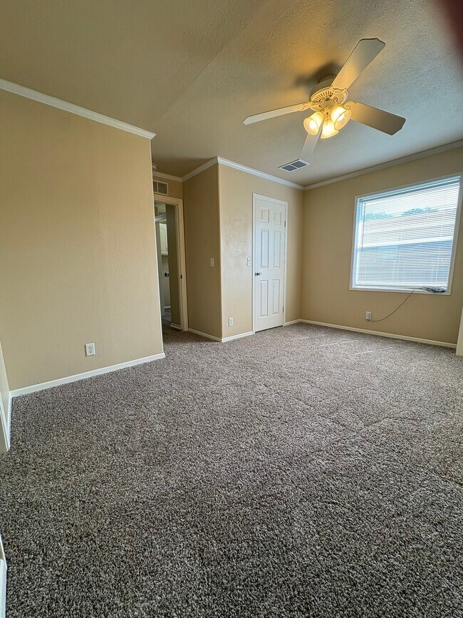 Building Photo - 10002 Sugarvine Ln