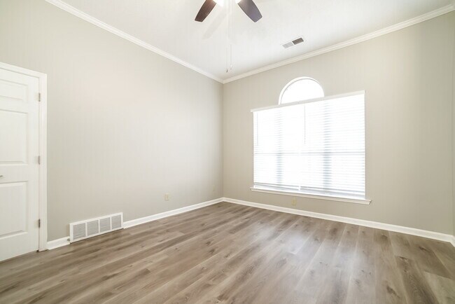 Building Photo - 4599 Meadow Cliff Dr