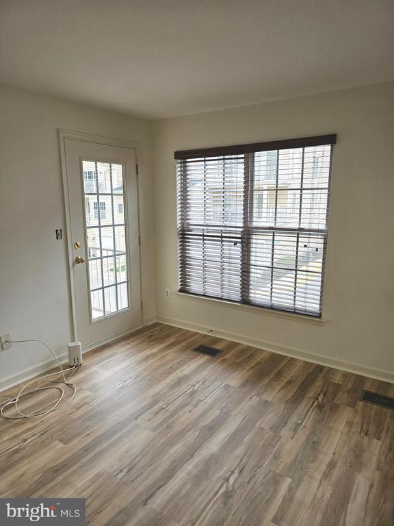 Building Photo - 922 Pine Forest Ln