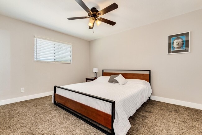 Building Photo - 16 W Geneva Dr