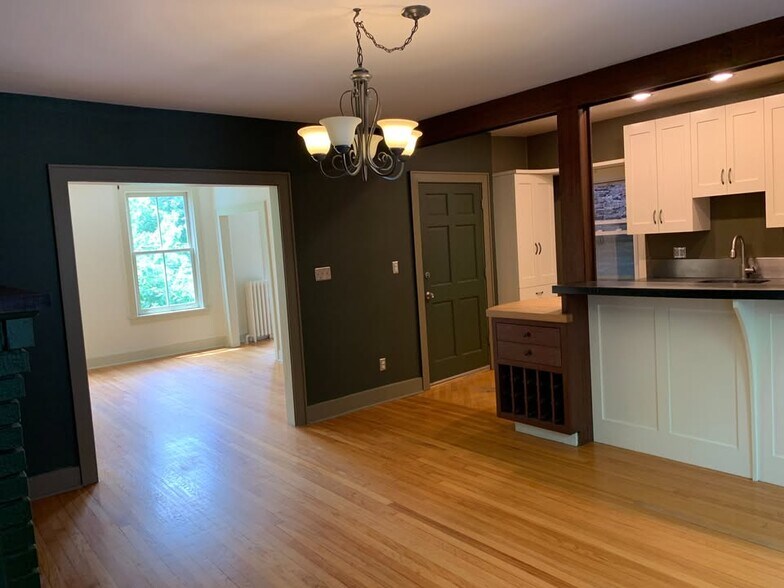 Building Photo - 253 Park Ave