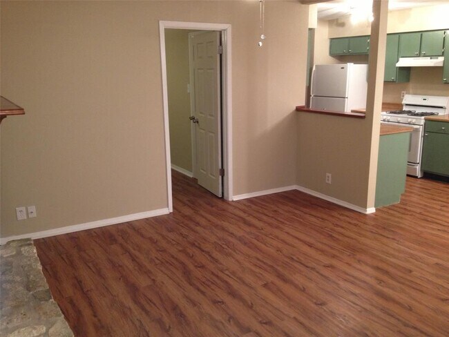 Building Photo - 403 Cypress Ln