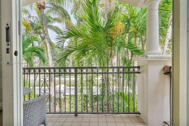 Building Photo - 1382 Harbor View W