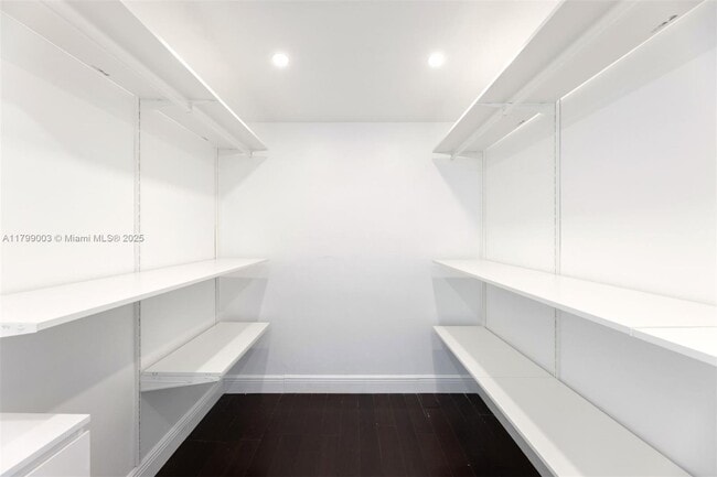 Building Photo - 610 Sabal Palm Rd