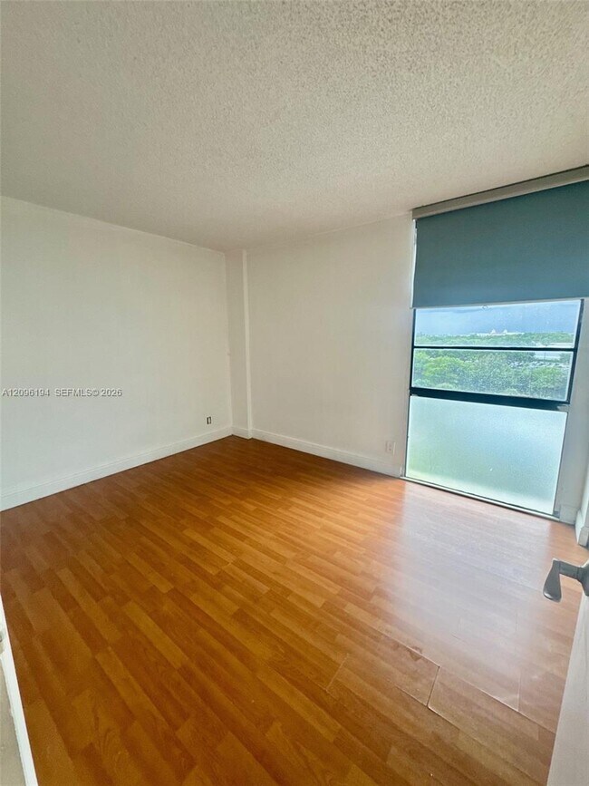 Building Photo - 3475 N Country Club Dr
