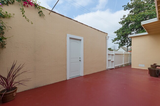 Building Photo - Large Spanish Style House in the Heart of ...