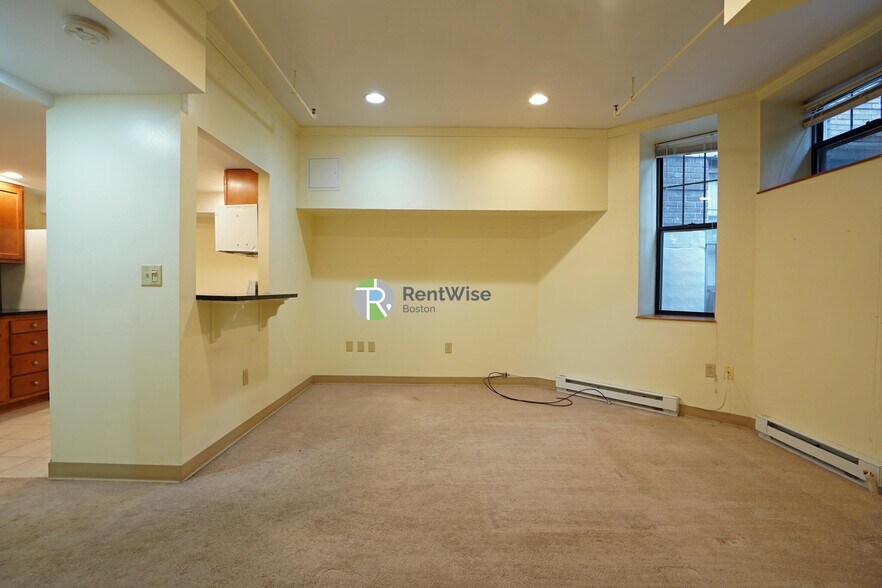 Building Photo - 107 Queensberry St