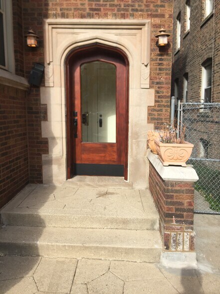 Front entry - 1744 E 84th Pl