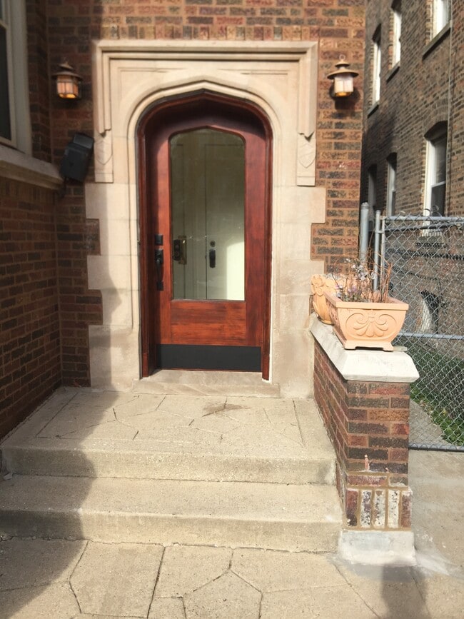 Building Photo - 1744 E 84th Pl