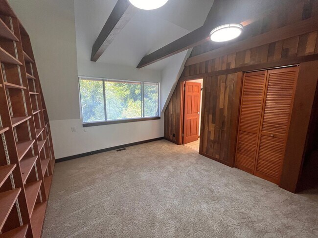 Building Photo - FOUR BEDROOM THREE BATH PLUS OFFICE UPDATE...