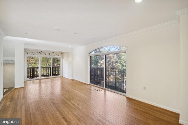 Building Photo - 10959 Deborah Dr