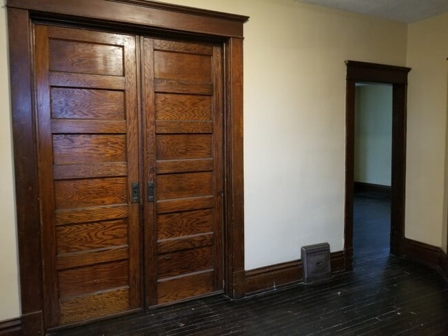 Building Photo - 235 W Columbia St