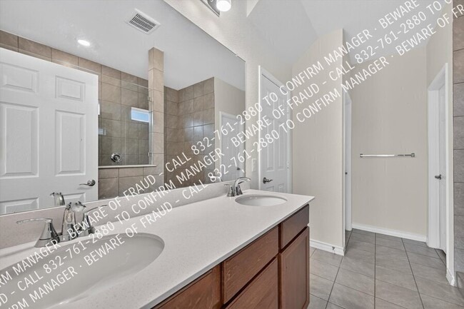 Building Photo - 395 Boroughbridge Dr