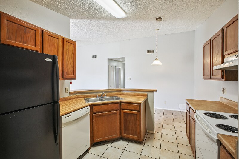 Building Photo - 5522 Lochmoor