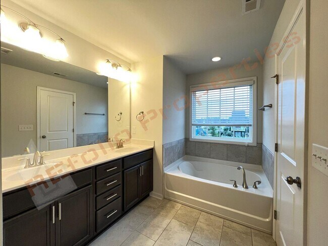 Building Photo - 1137 Little Gem Ln