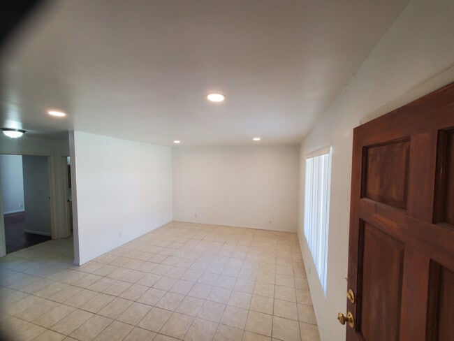 Building Photo - 13754 Mango Dr