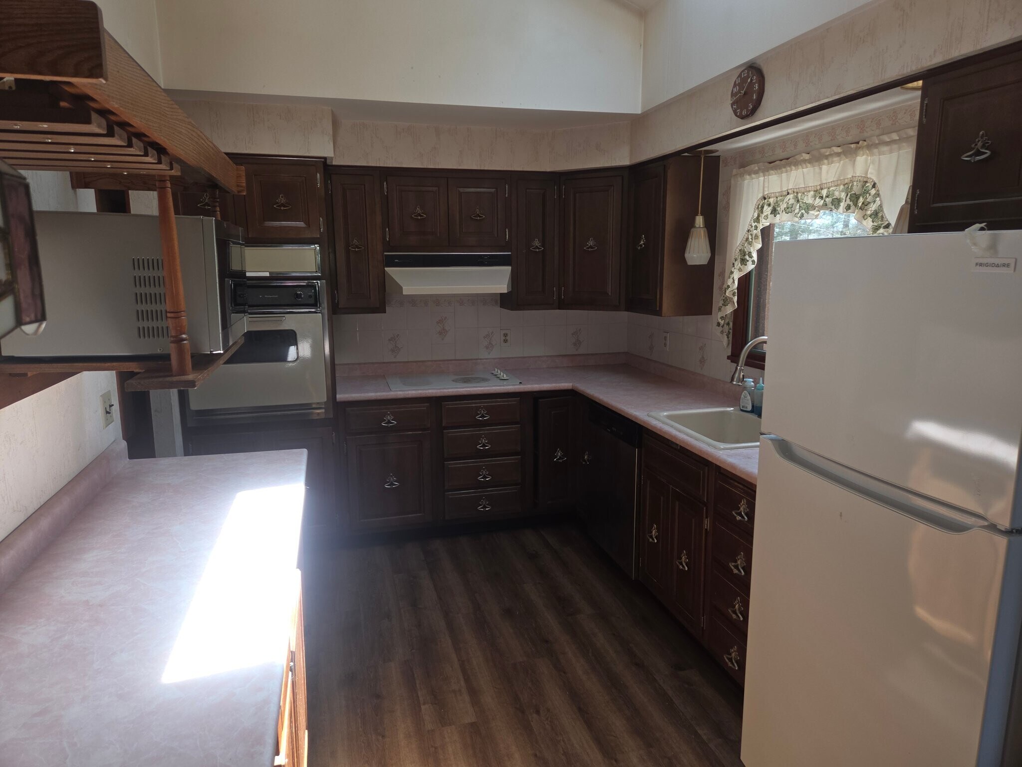 Building Photo - 28 Burt St