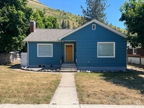 Building Photo - Rattlesnake Home