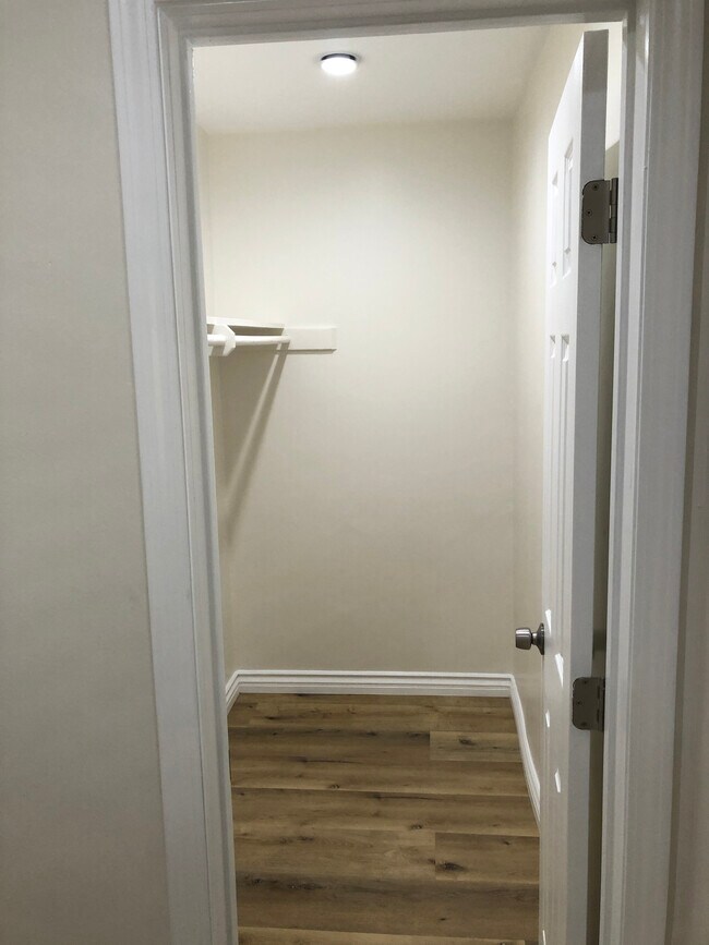 Walk-In Closet - 1517 11th St